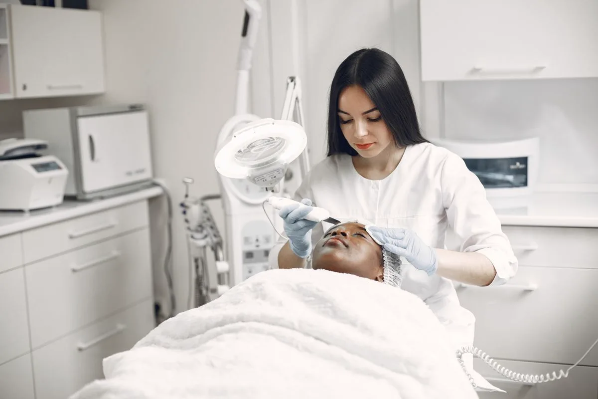 Beneficios de la limpieza facial profunda — procedimiento clínico en CheckVital La Serena